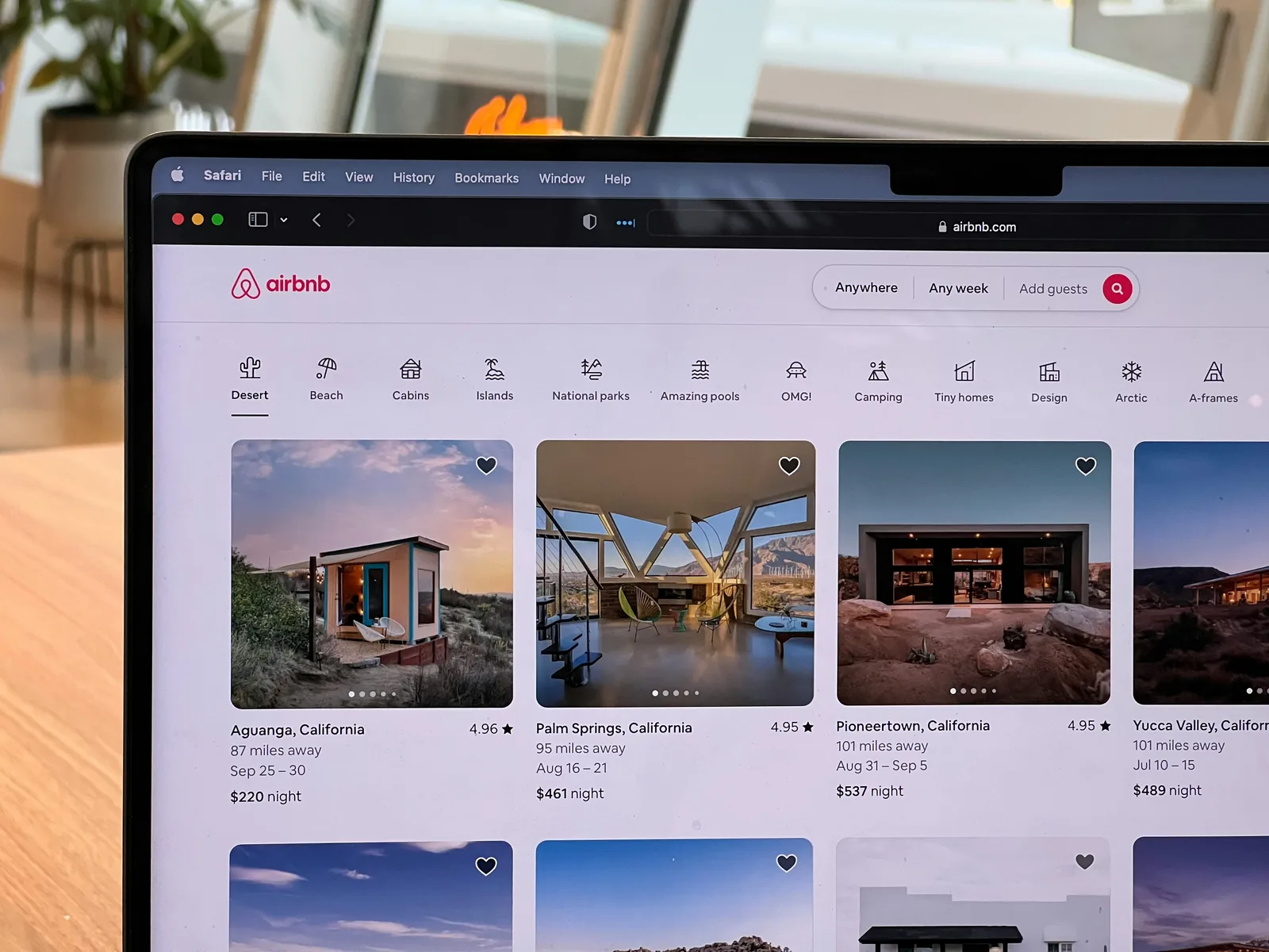 Airbnb φόροι ανά κράτηση: τι πληρώνει ο host και τι δηλώνει στην ΑΑΔΕ